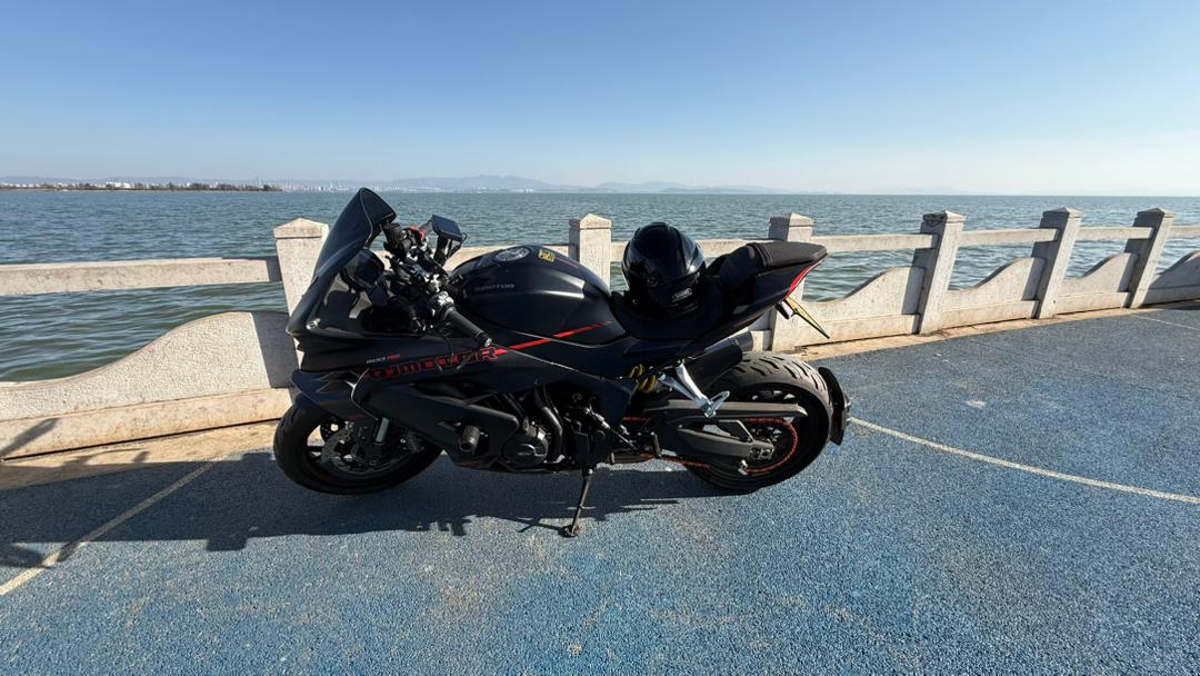 海边的Chomstar摩托车